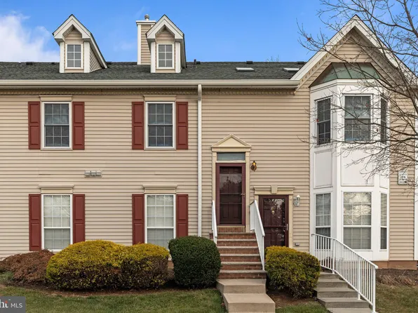 253 Columbus Dr, Franklin Park, NJ 08823
