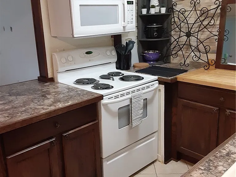 904 University Oaks Blvd #101 — Photo 5