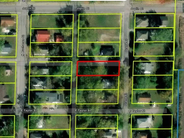 505 N Grand St, Benton, IL 62812