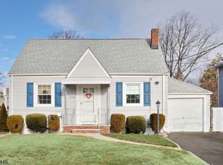 22-09 Arcadia Rd, Fair Lawn, NJ 07410