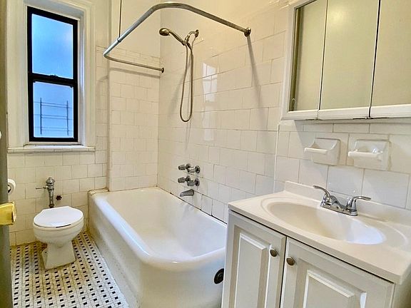 5th image of 392 Saint Johns Pl APT 2C