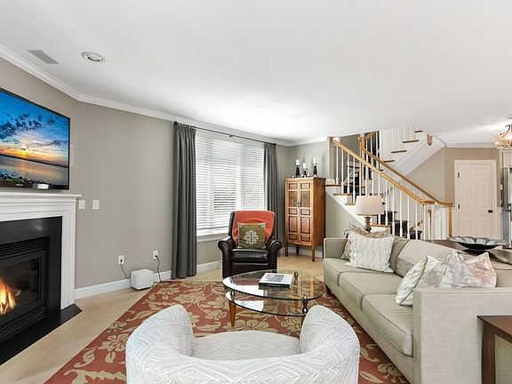 2nd image of 8 Highwood Ln