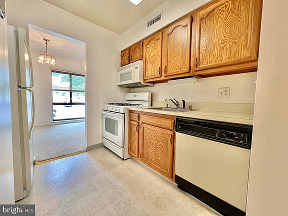 2nd image of 6091 Majors Ln APT 5