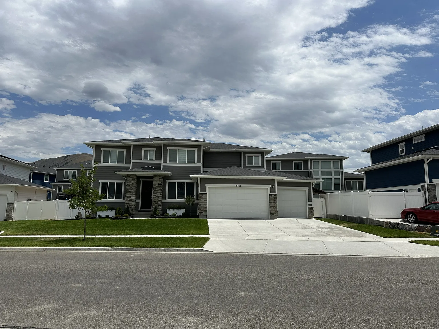 5 bed, 3.5 bath, 4001 sqft, $3,650 — Photo 1