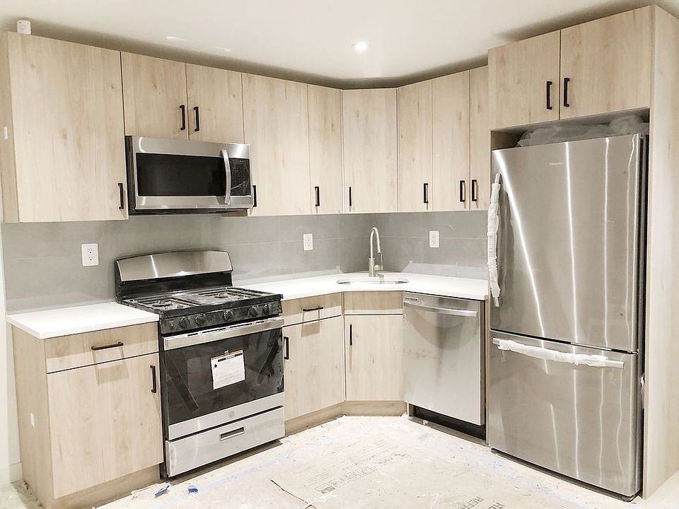 1st image of 739 Putnam Ave #1