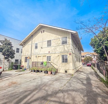 3rd image of 1516 W 11th Pl