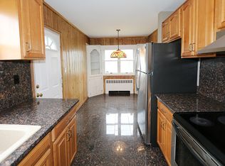 209 Devonshire Dr, New Hyde Park, NY 11040