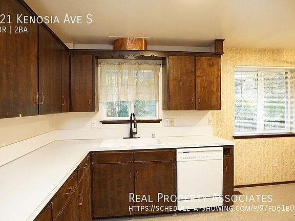 3rd image of 521 Kenosia Ave S