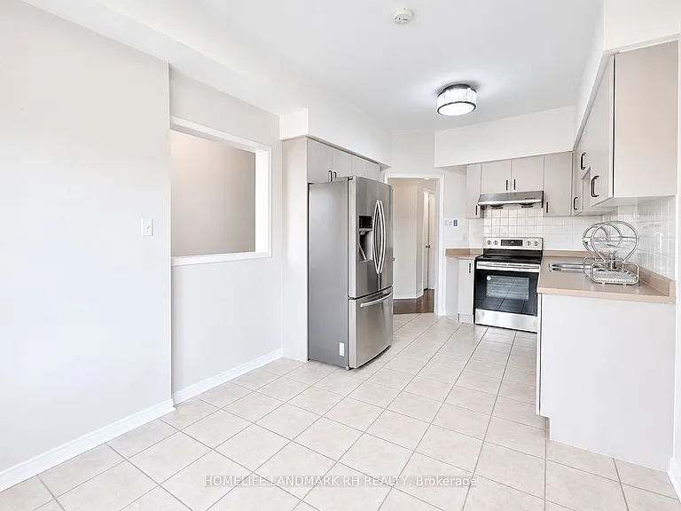 5 Coburg Cres — Photo 4