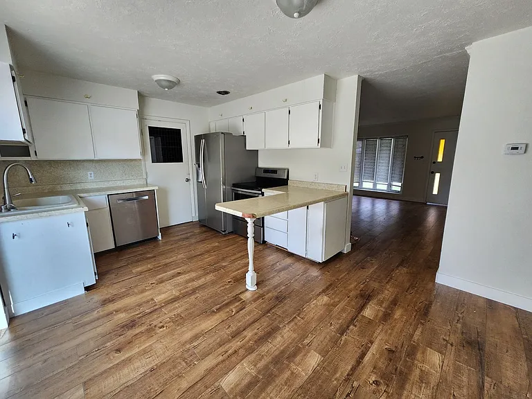 3694 S Bishop St — Photo 3