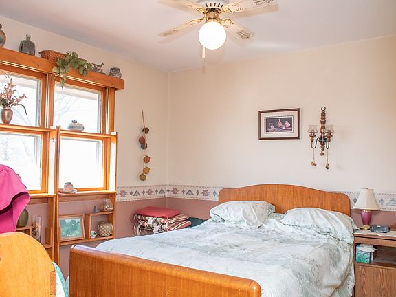 2nd image of 707 W Ruth Ave