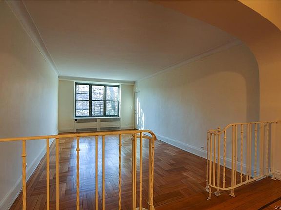 3rd image of 150 E Hartsdale Ave APT Stf