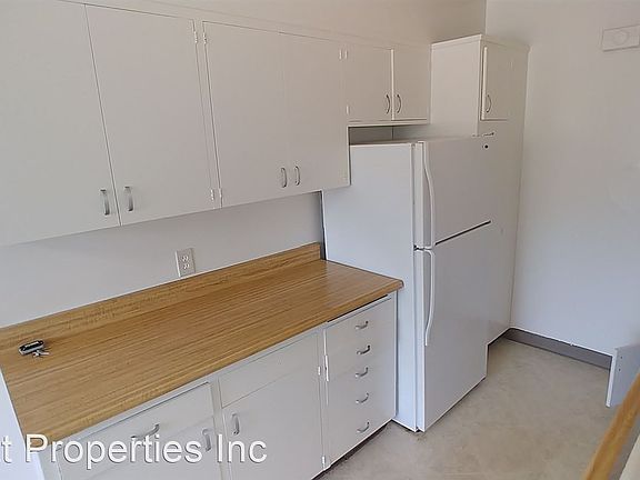 5th image of 3032 Meade Ave