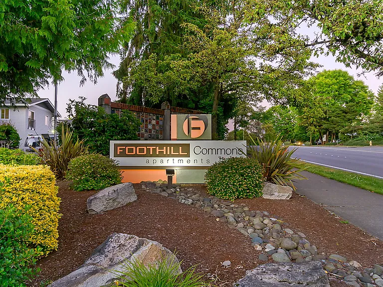 Foothill Commons — Photo 4