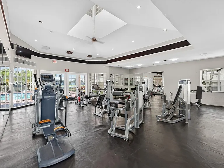 2811 N Oakland Forest Dr #110 — Photo 22