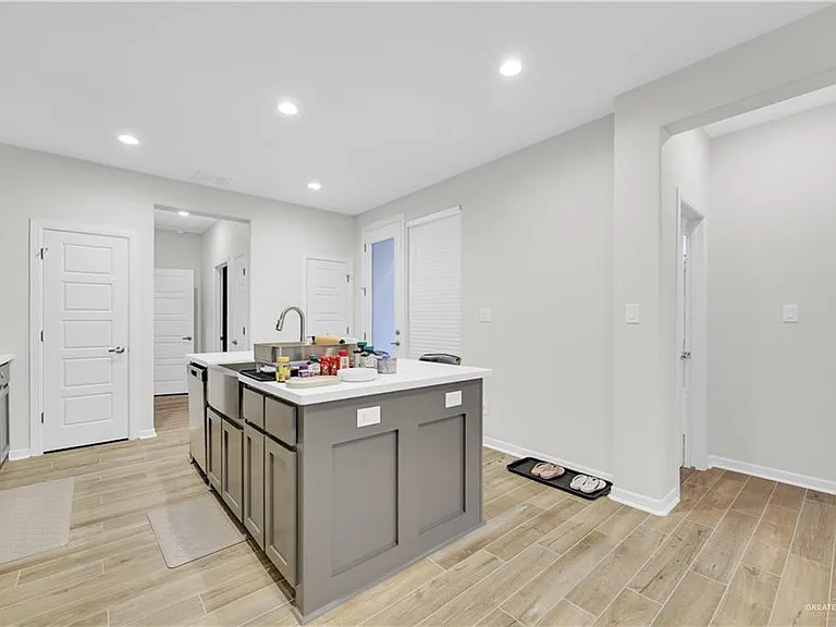 1409 Xavier Ave — Photo 8
