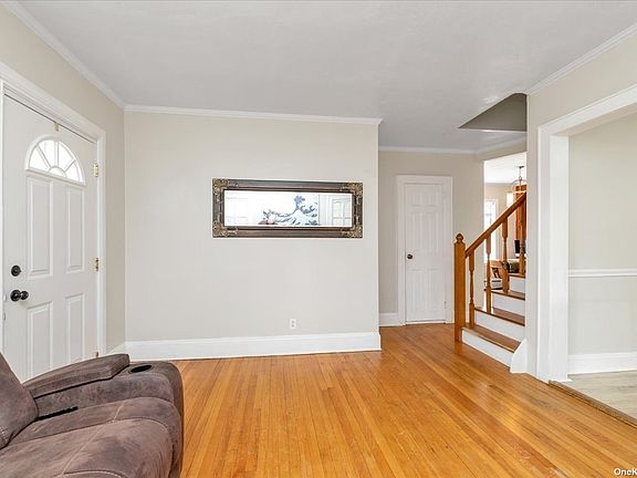 4th image of 541 Emerson Ave