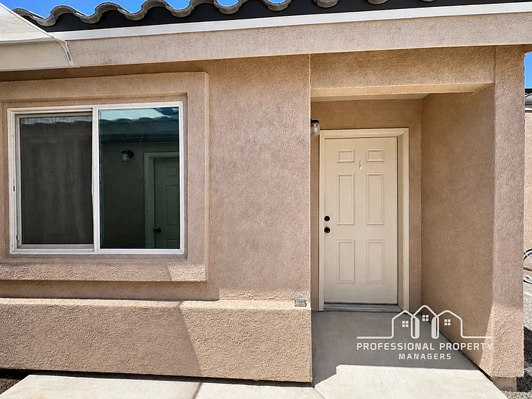 7334 E 39th Pl — Photo 2