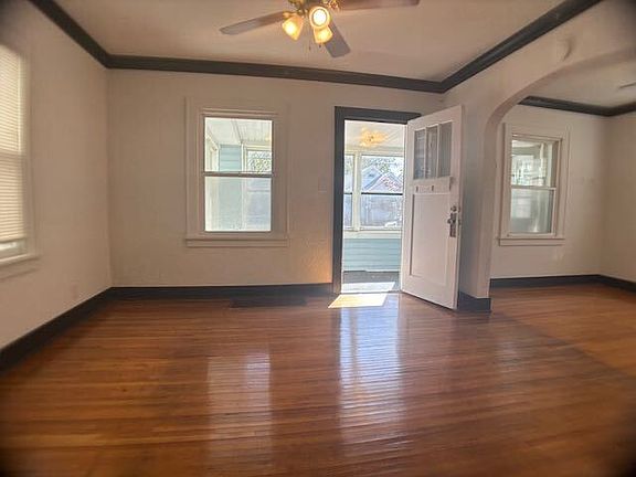 3rd image of 2113 W Callender Ave