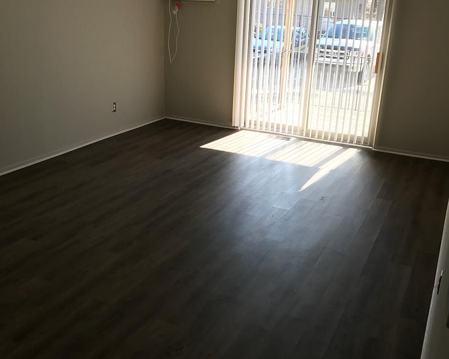 1st image of 925 Laprairie St APT 214