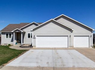 1209 Sapphire Ln, Lindsborg, KS 67456