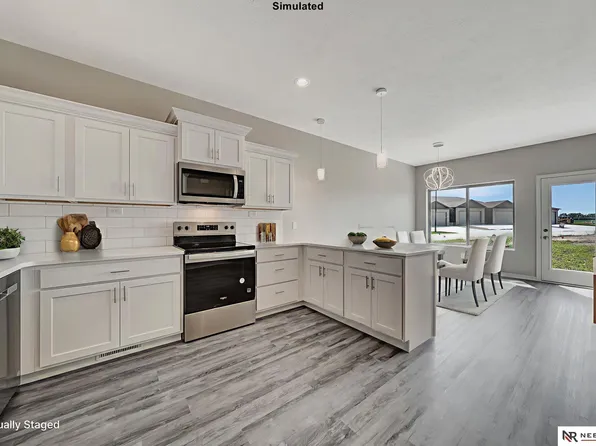 8855 Bristlecone Dr, Lincoln, NE 68526