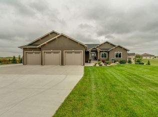 6600 Dakota Country Dr, Bismarck, ND 58503