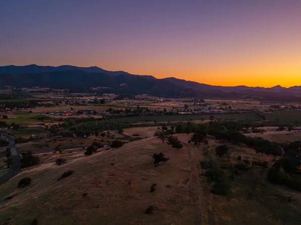 993 Suncrest Rd, Medford, OR 97504