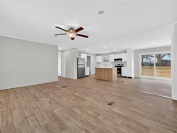 5th image of 103 Windfield Hill Rd