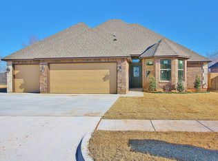 11809 SW 17th St, Yukon, OK 73099