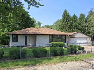 300 E 4th St, Saint David, IL 61563