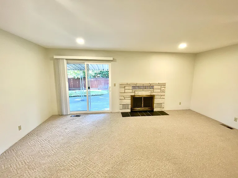 340 Wiley St — Photo 13