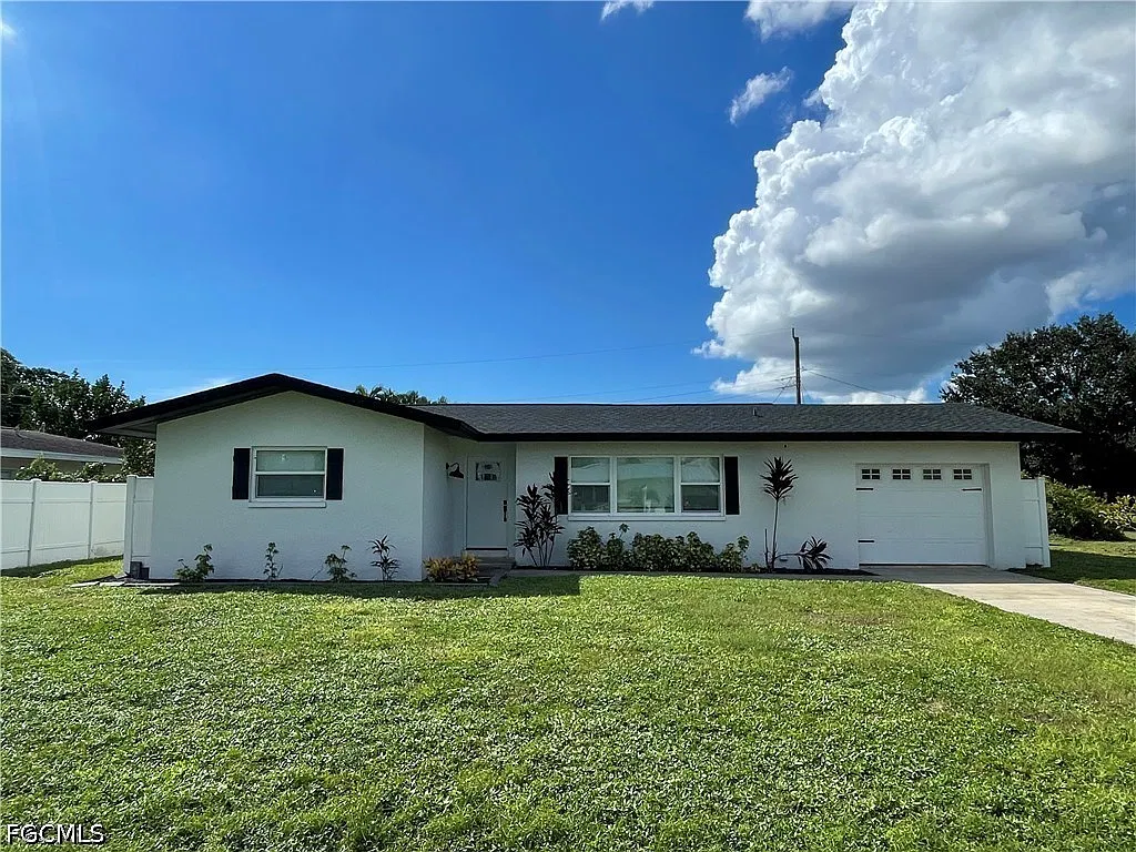 2 bed, 1.0 bath, 1063 sqft, $1,700 — Photo 1
