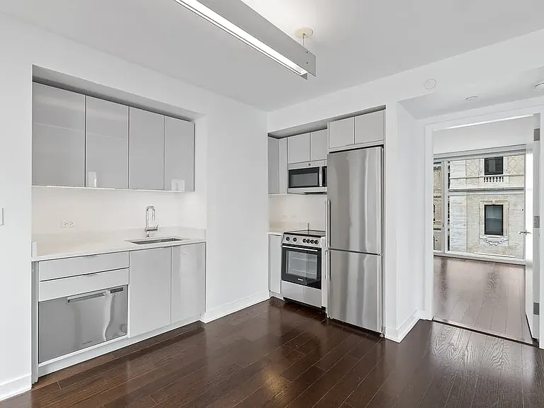 400 W 113th St #714 — Photo 7