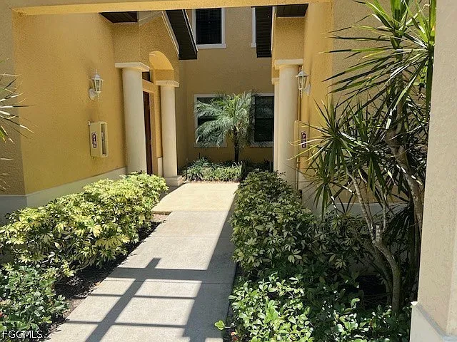 3 bed, 2.0 bath, 2319 sqft, $7,200 — Photo 3