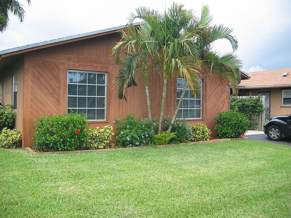 1st image of 2663 SE 28th Cir