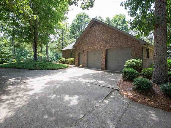 2nd image of 119 Linkside Dr