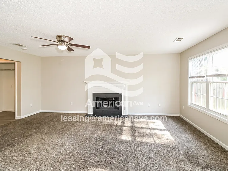 263926_003_wm_-_living_room_12980891.jpg