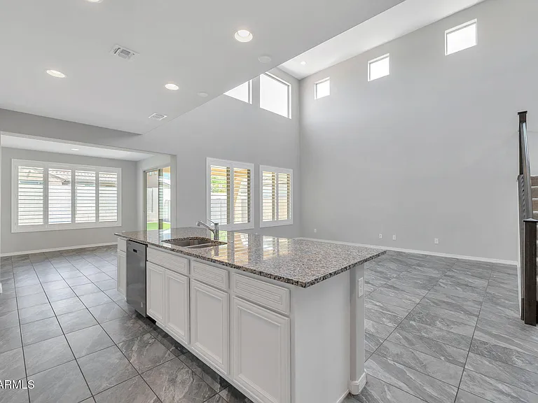 5819 N 88th Ln — Photo 13