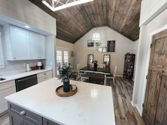 4th image of 111 Dylark Dr