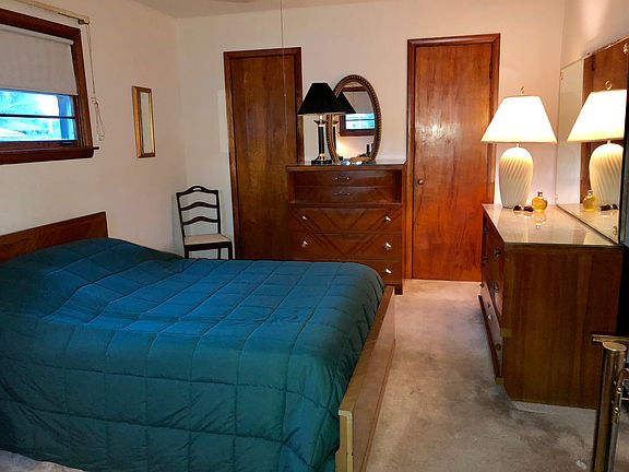 Master Bedroom - HUGE Closet