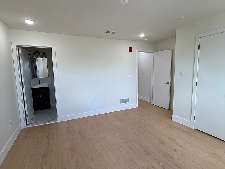4212 Lancaster Ave #301 — Photo 22