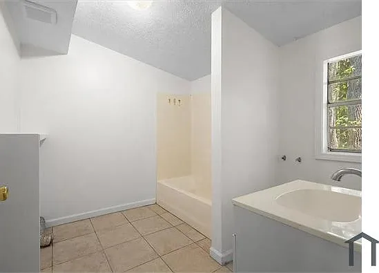 2 bed, 700 sqft, $1,500 — Photo 3