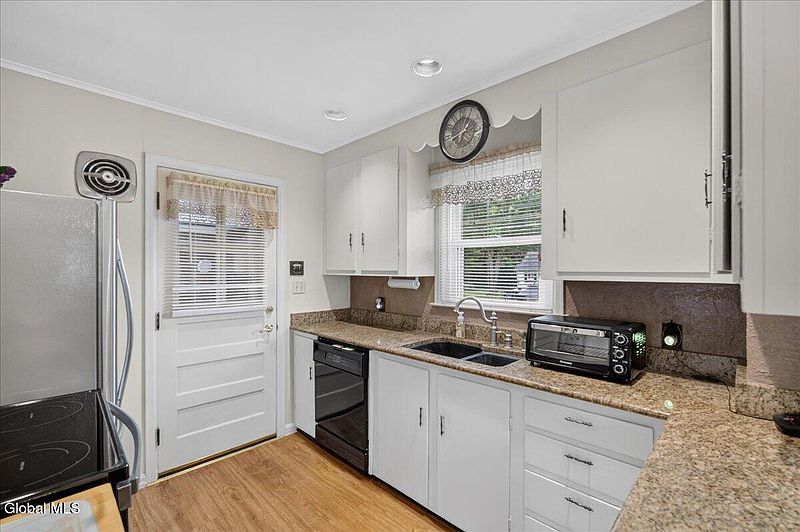 3rd image of 203 Heckeler Drive