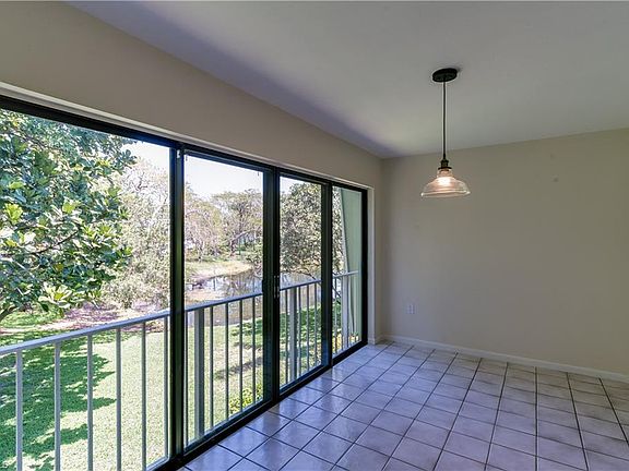 5th image of 421 Meadowlark Ln #421B