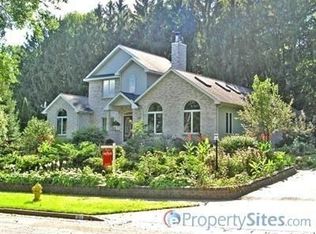 311 Worcester Dr NE, Grand Rapids, MI 49503