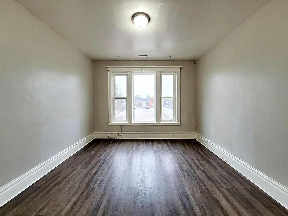 440 Leonard St NW #2