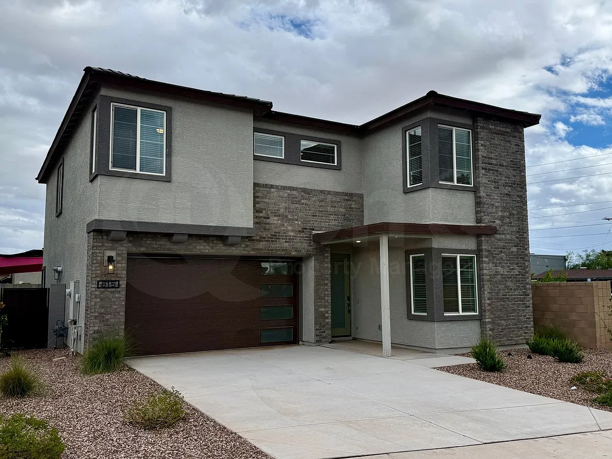 4 bed, 3.0 bath, 2401 sqft, $3,200 — Photo 1