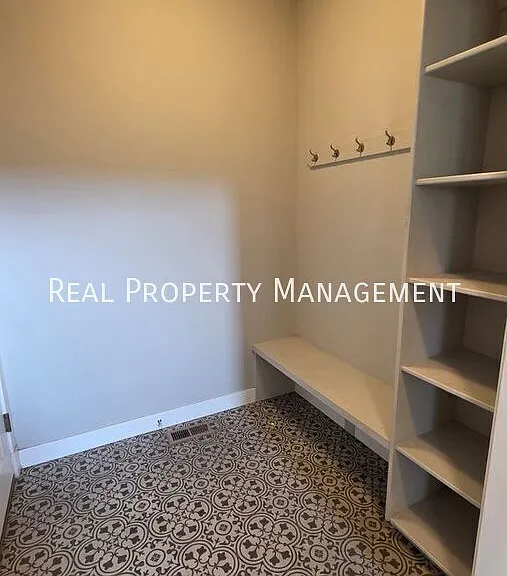1223 E Esty Dr — Photo 12