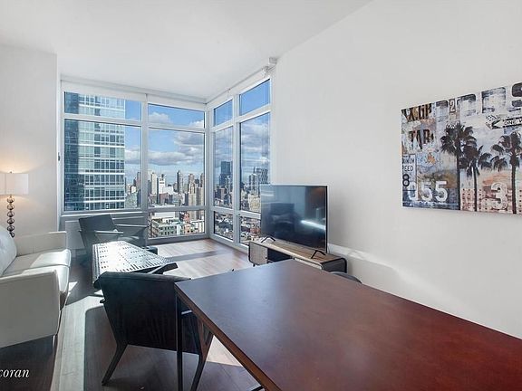 3rd image of 610 W 42nd St APT 42A